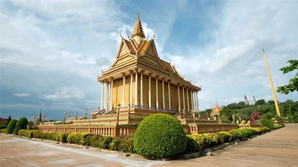 Cruising Saigon to Siem Reap by RV Toum Tiou 10 Days